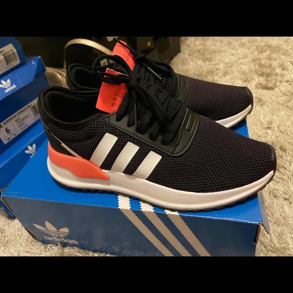 Adidas - Picture 5 of 6